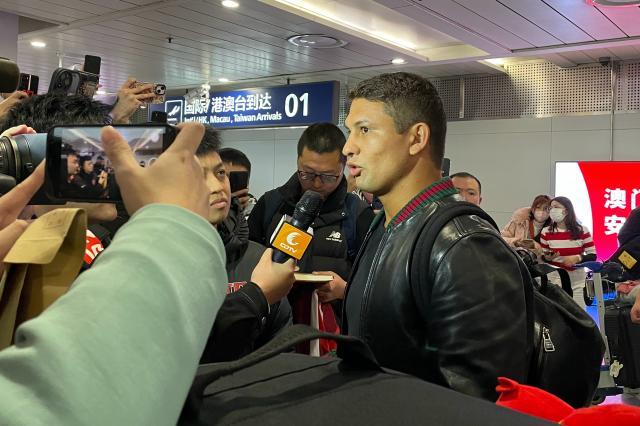 在线直播足球直播免费观看-艾克森抵达成都只差官宣 球迷接机齐喊“成都雄起”